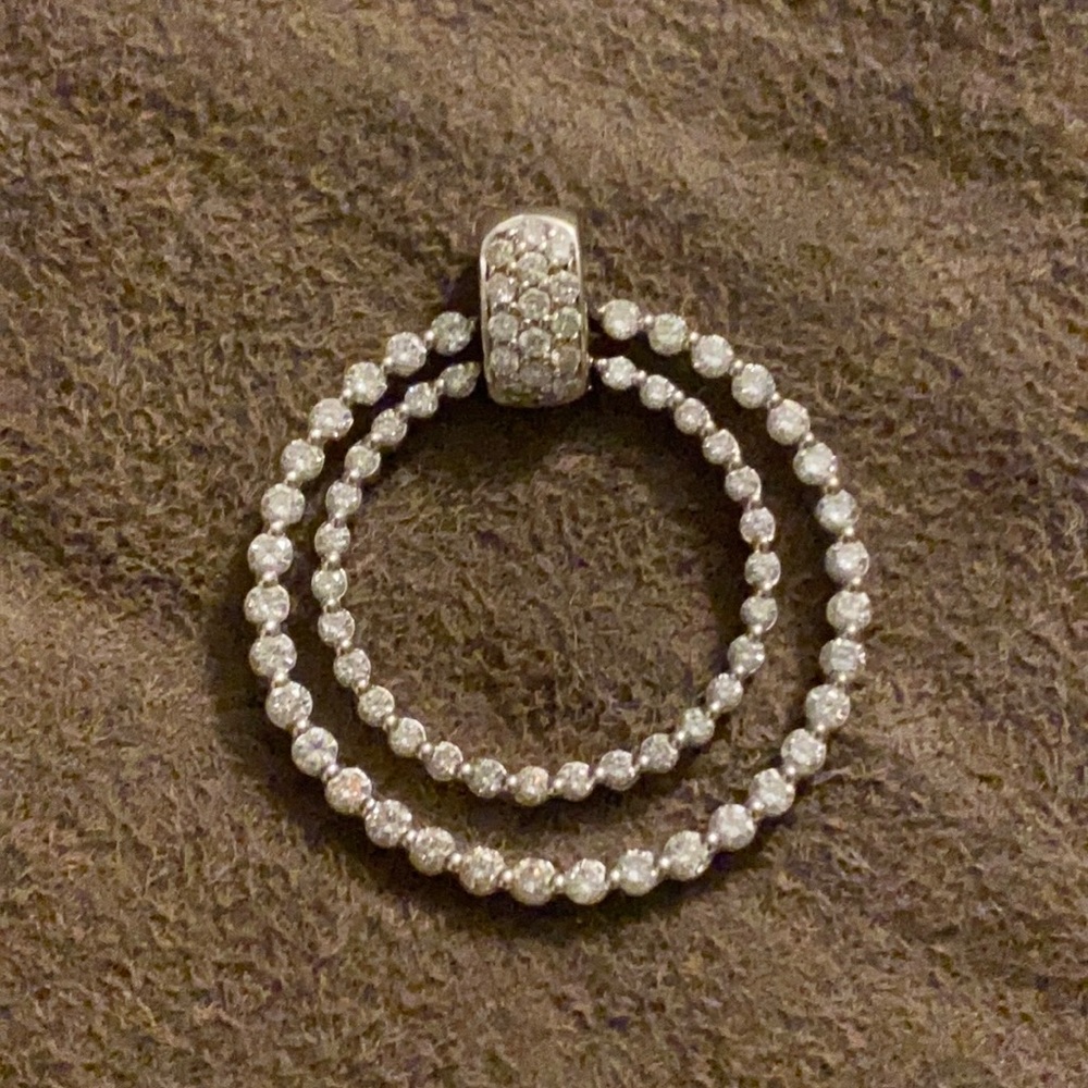 18k white gold pendant diamond stones